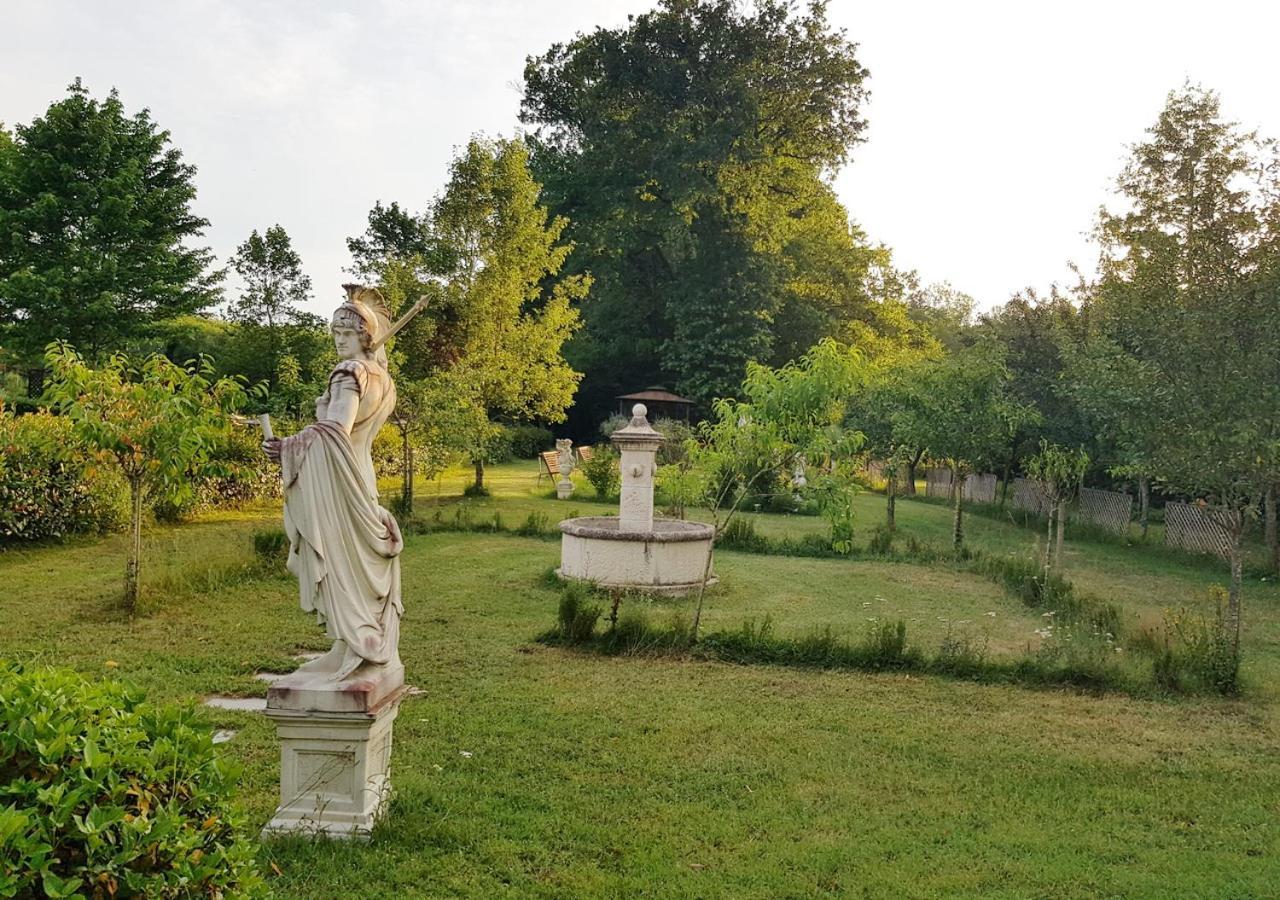 Chateau Des Perichons Poncins Exterior photo