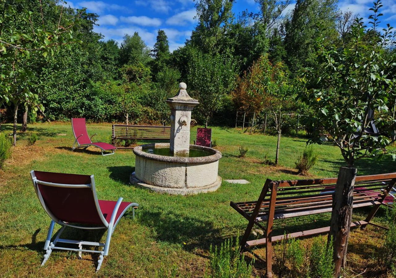 Chateau Des Perichons Poncins Exterior photo